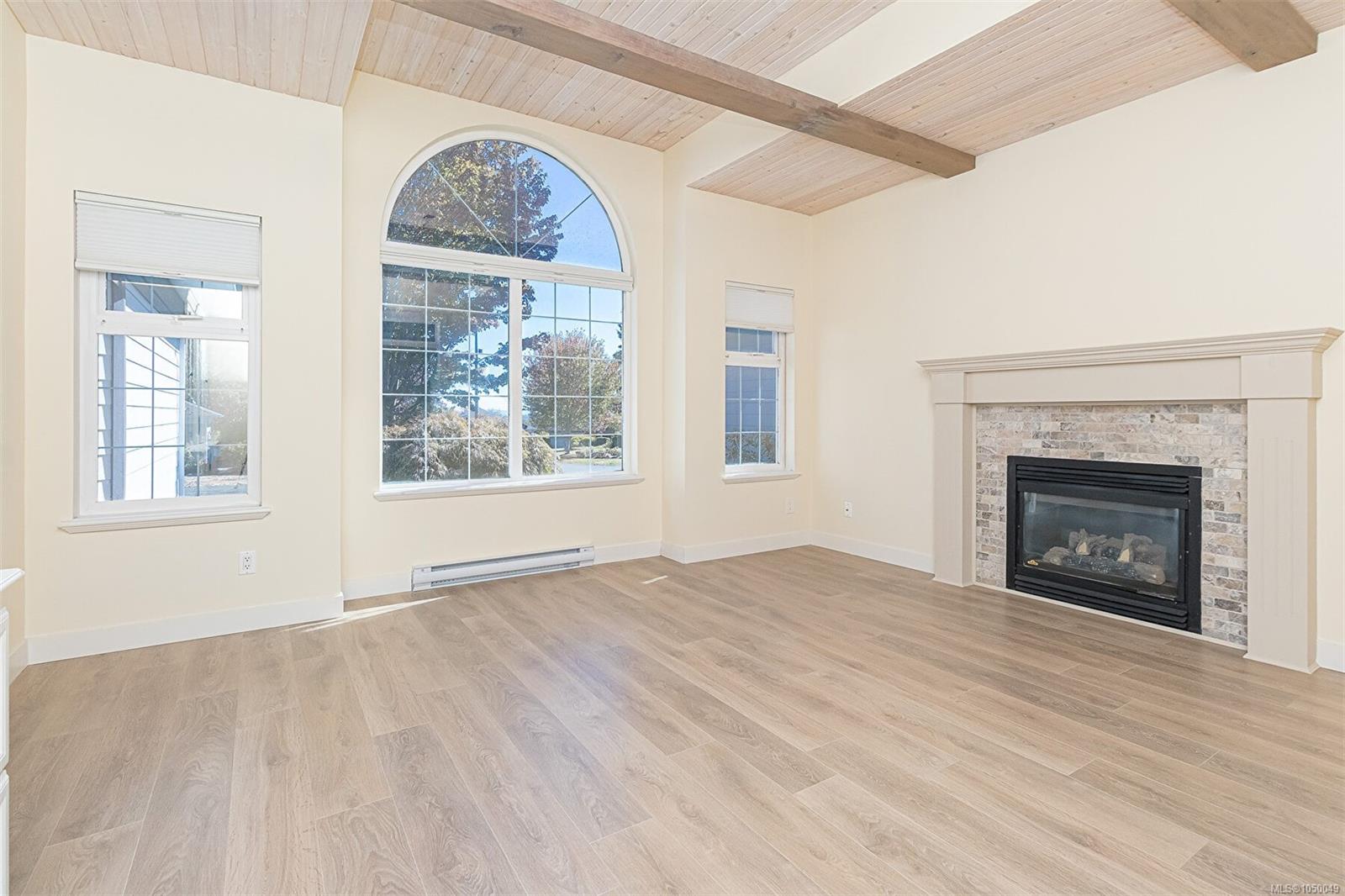 7968 Polo Park Cres — listing photo 9 of 40