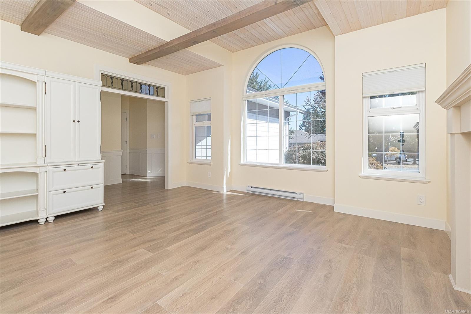 7968 Polo Park Cres — listing photo 10 of 40
