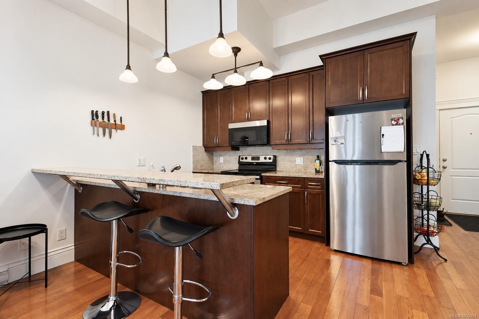209-1602 Quadra St — listing photo 7 of 15
