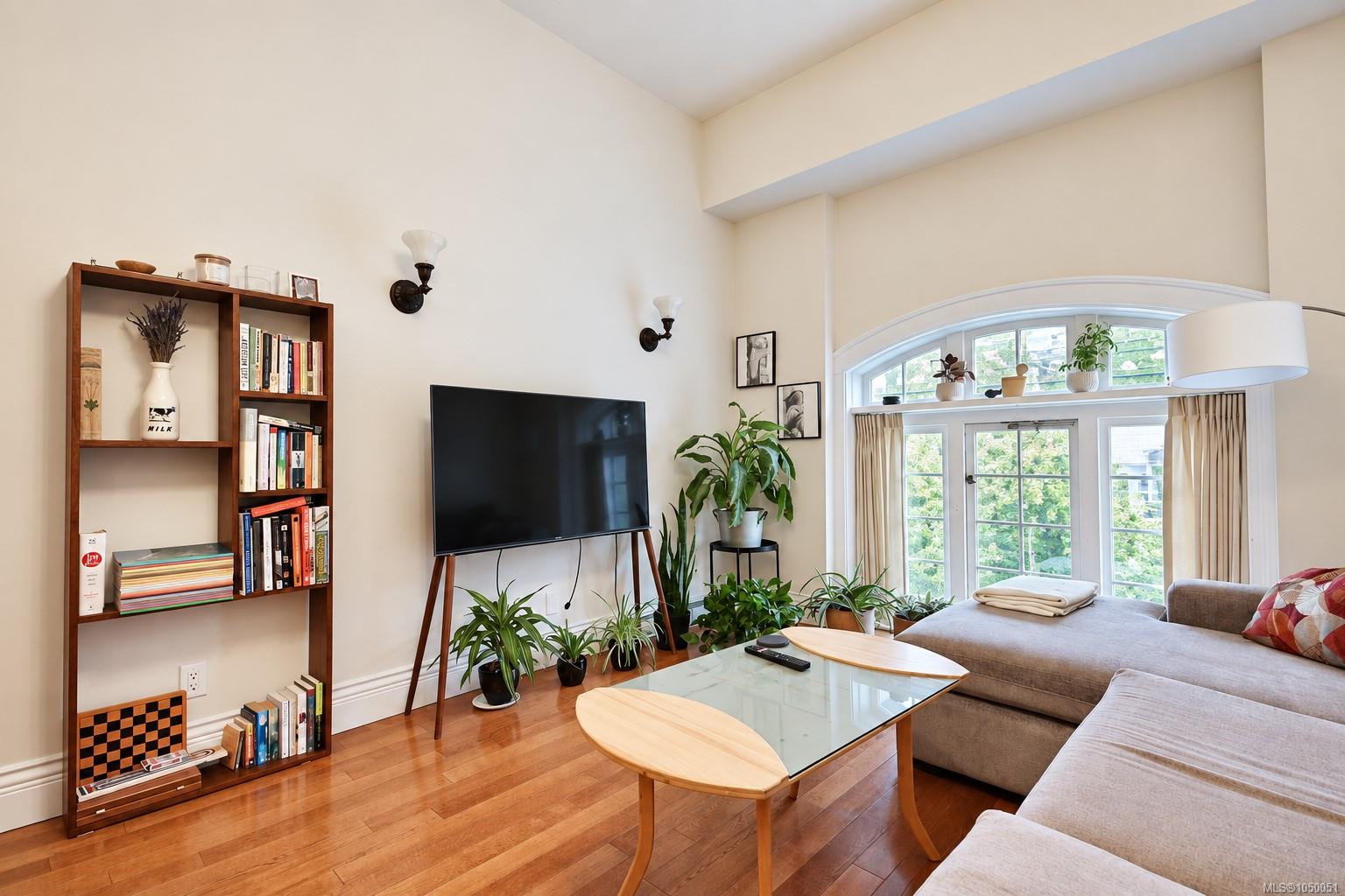 209-1602 Quadra St — listing photo 8 of 15