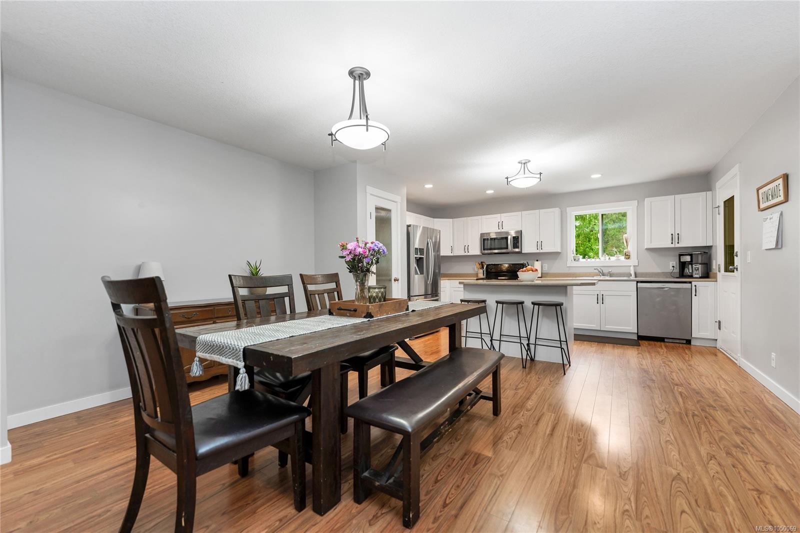 2071 Mable Rd — listing photo 7 of 34