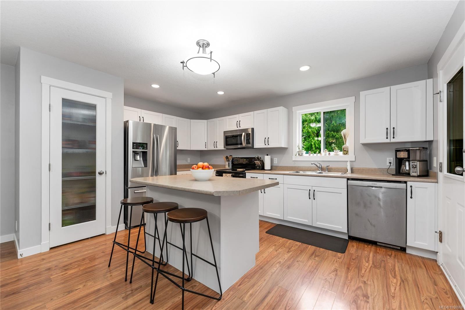 2071 Mable Rd — listing photo 9 of 34
