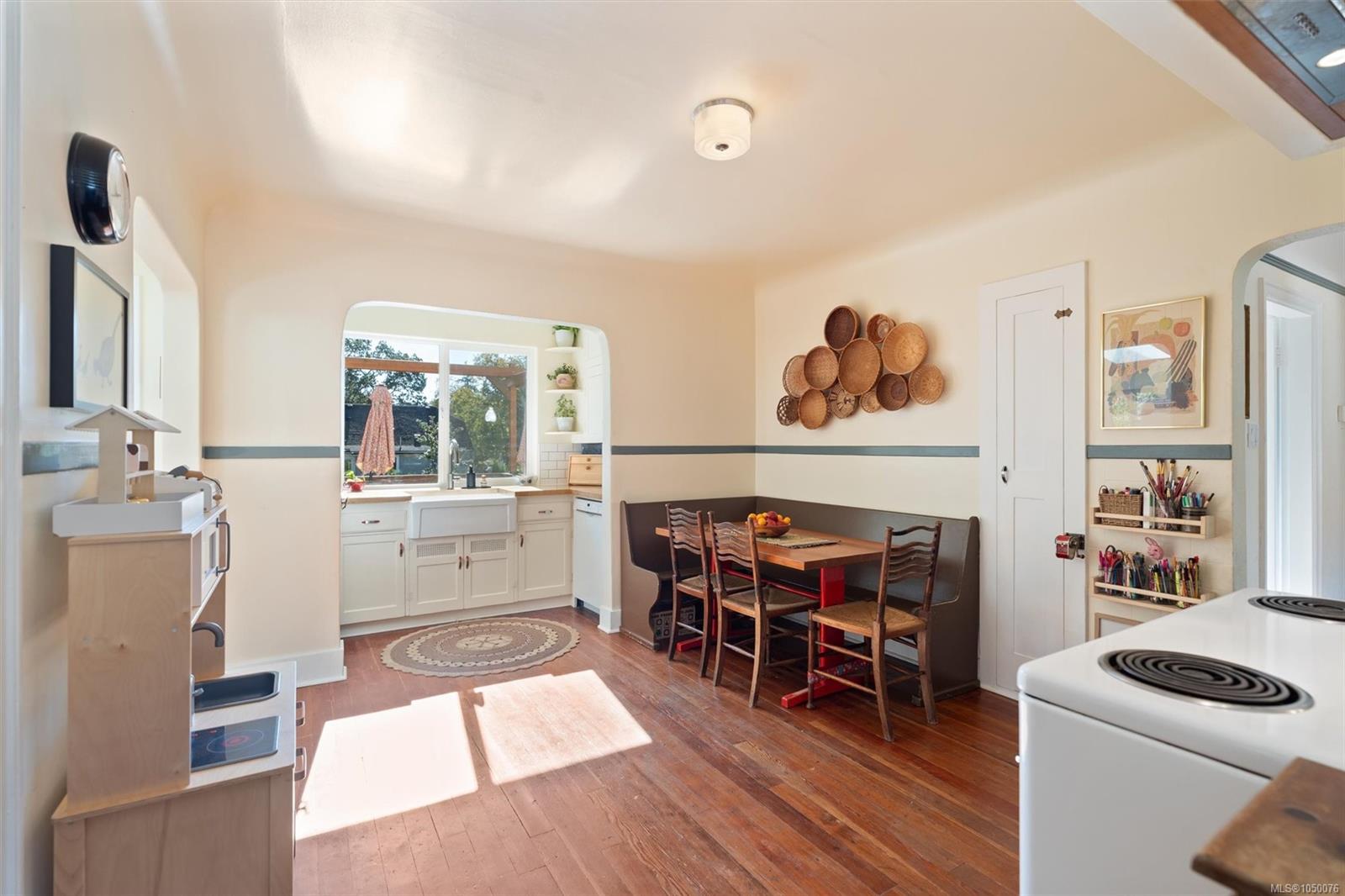 3015 Earl Grey St — listing photo 12 of 43