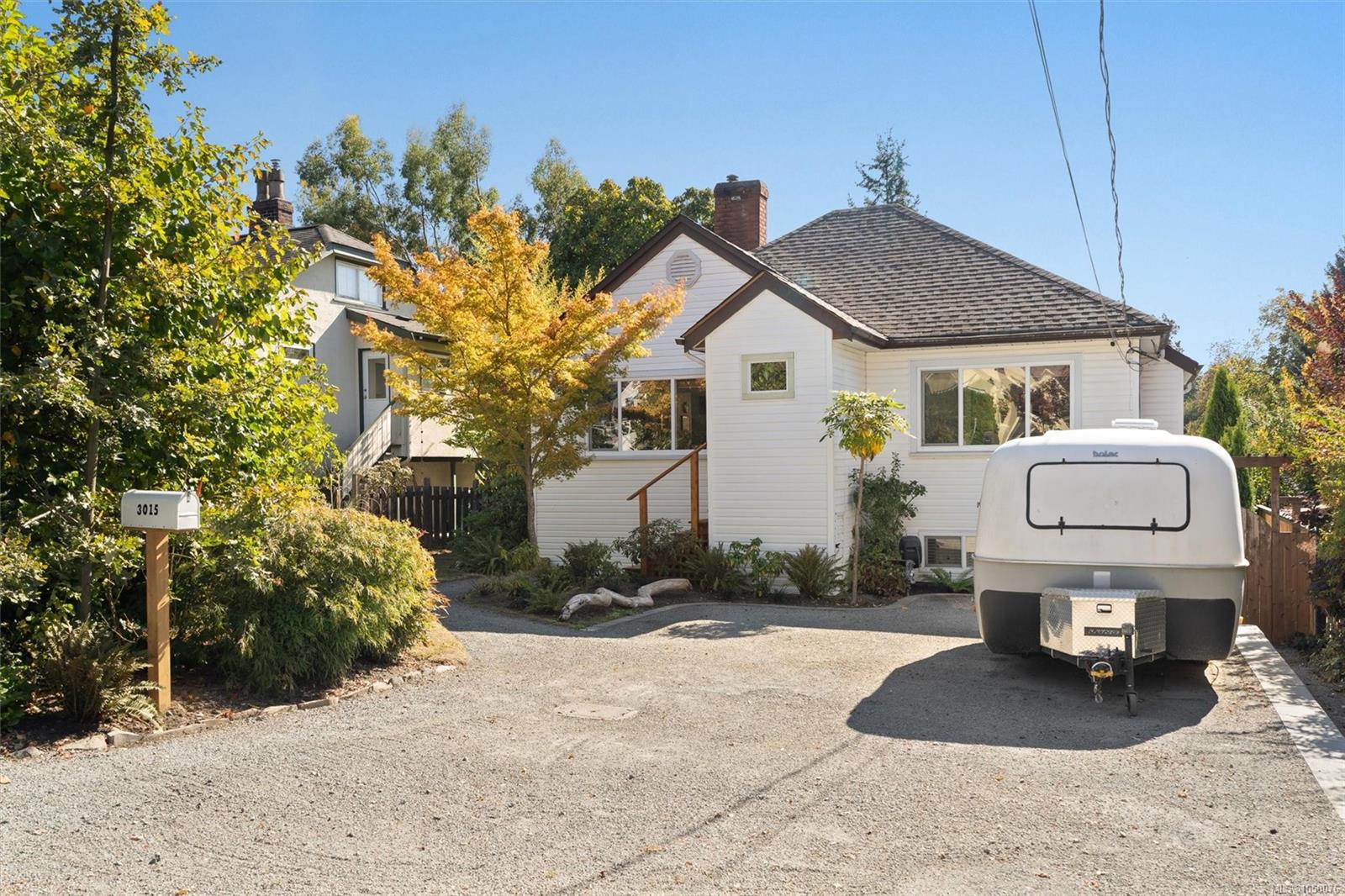 3015 Earl Grey St — listing photo 3 of 43