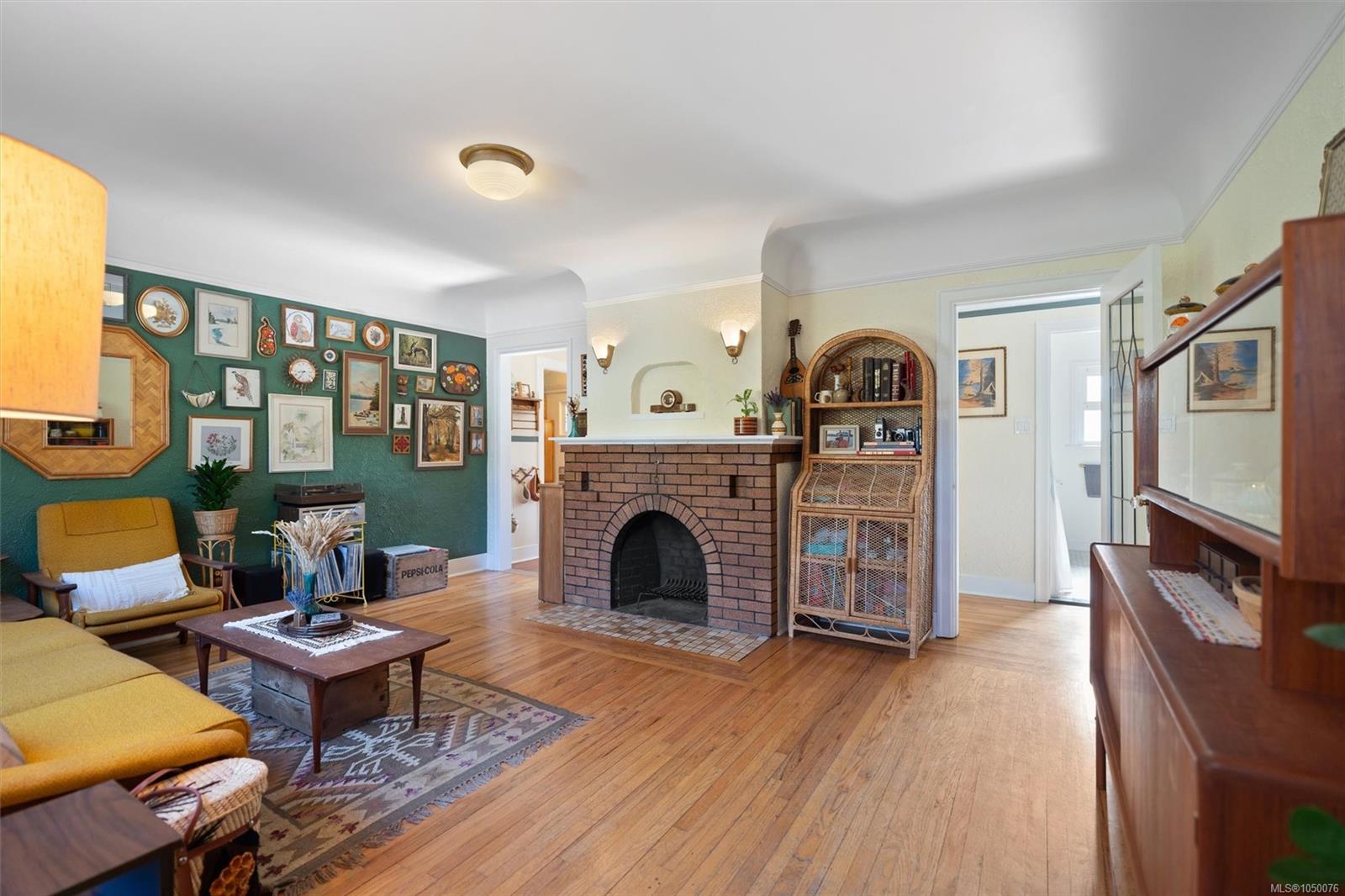 3015 Earl Grey St — listing photo 5 of 43