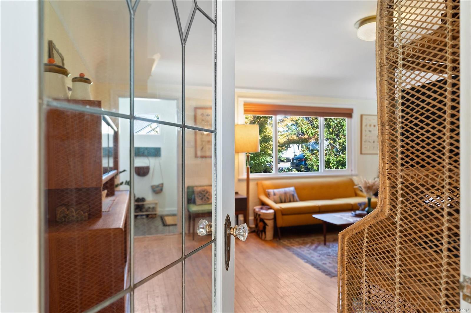 3015 Earl Grey St — listing photo 8 of 43