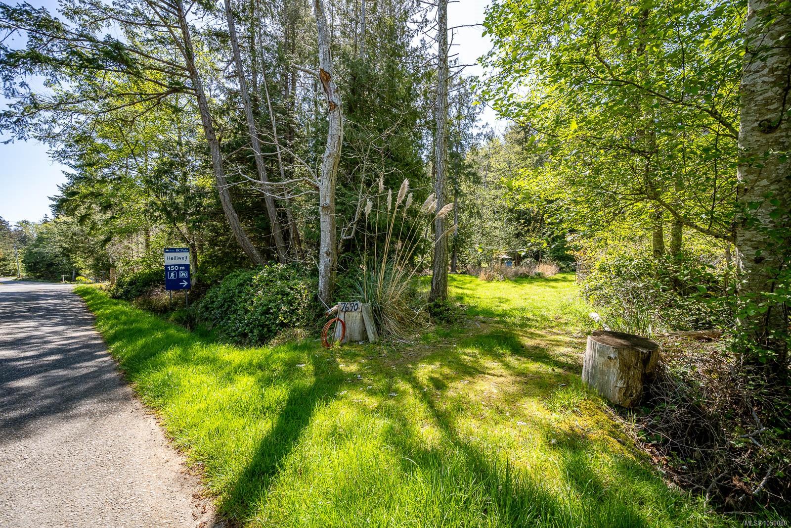 7690 Anderson Dr photo 5