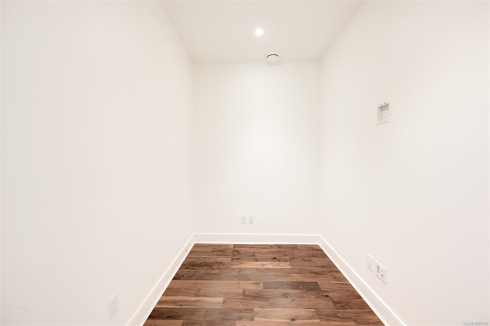 N414-1105 Pandora Ave — listing photo 13 of 53