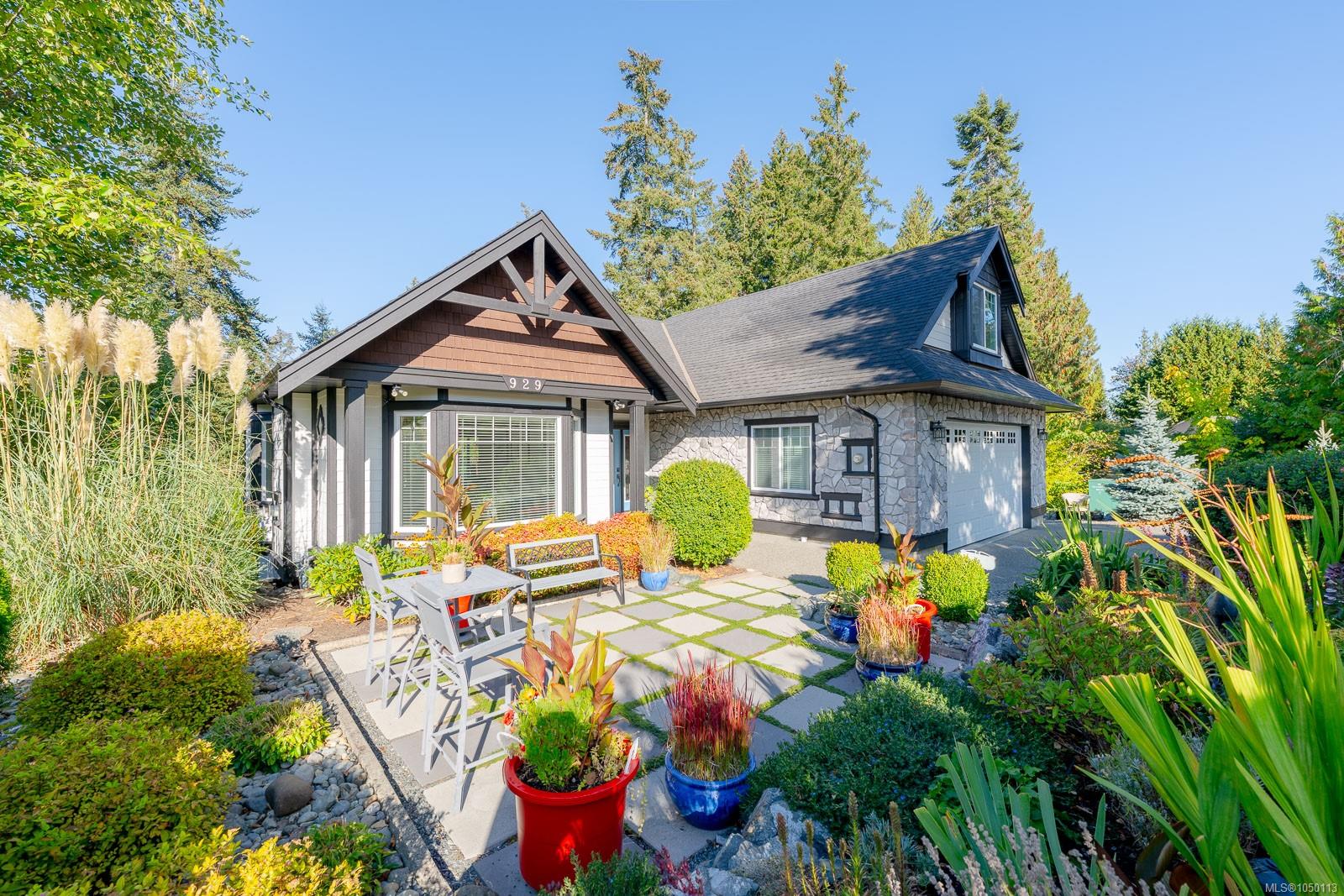 929 Deloume Rd, Mill Bay