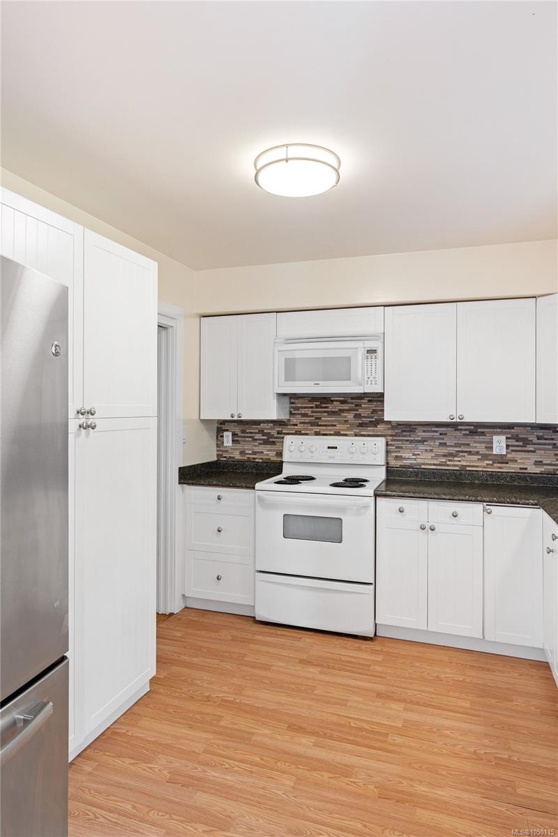1055 Clarke Rd — listing photo 13 of 43