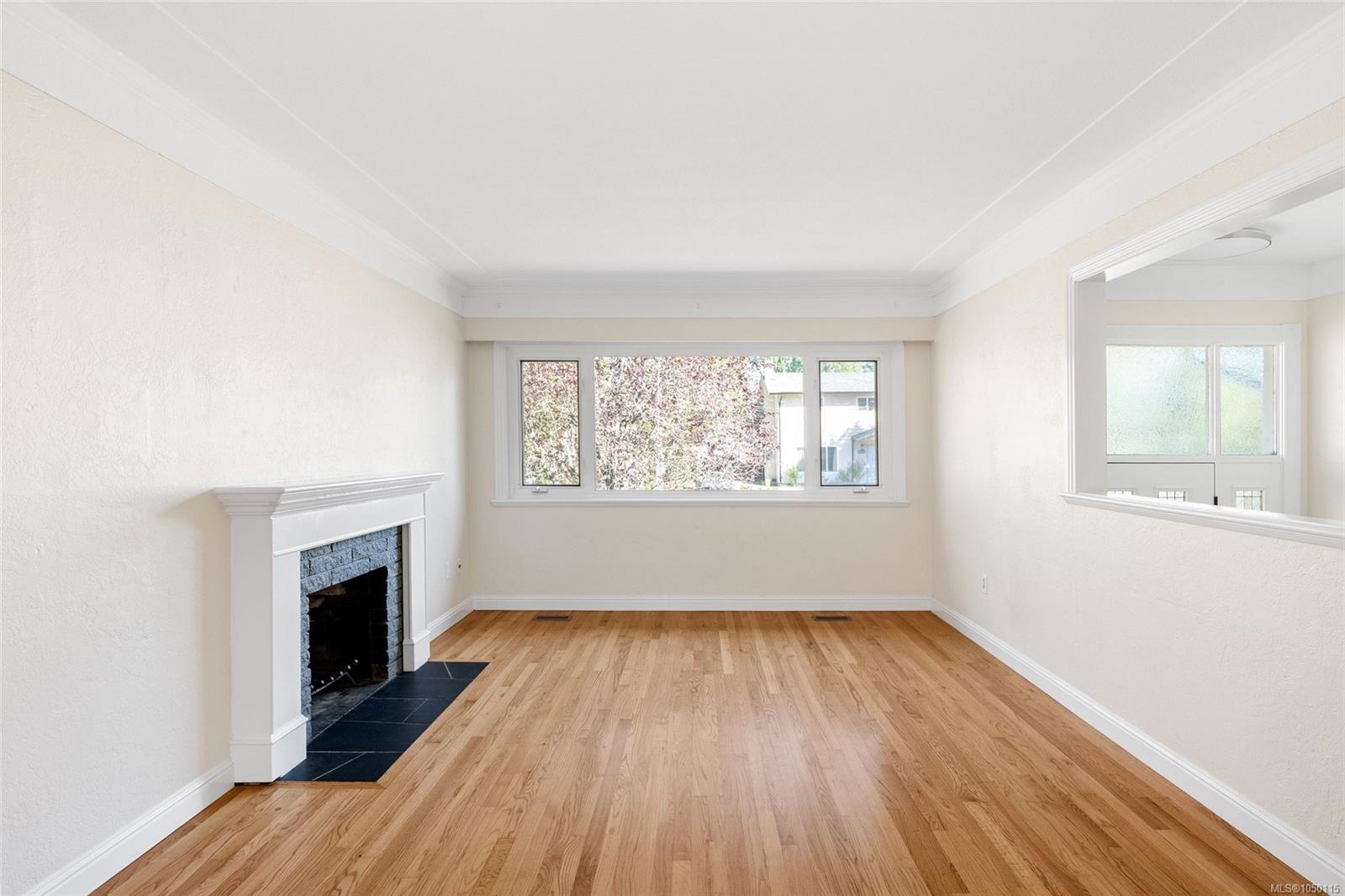 1055 Clarke Rd photo 6