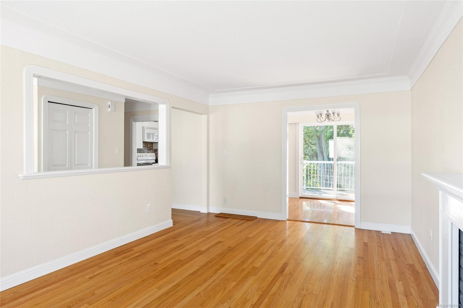 1055 Clarke Rd photo 7