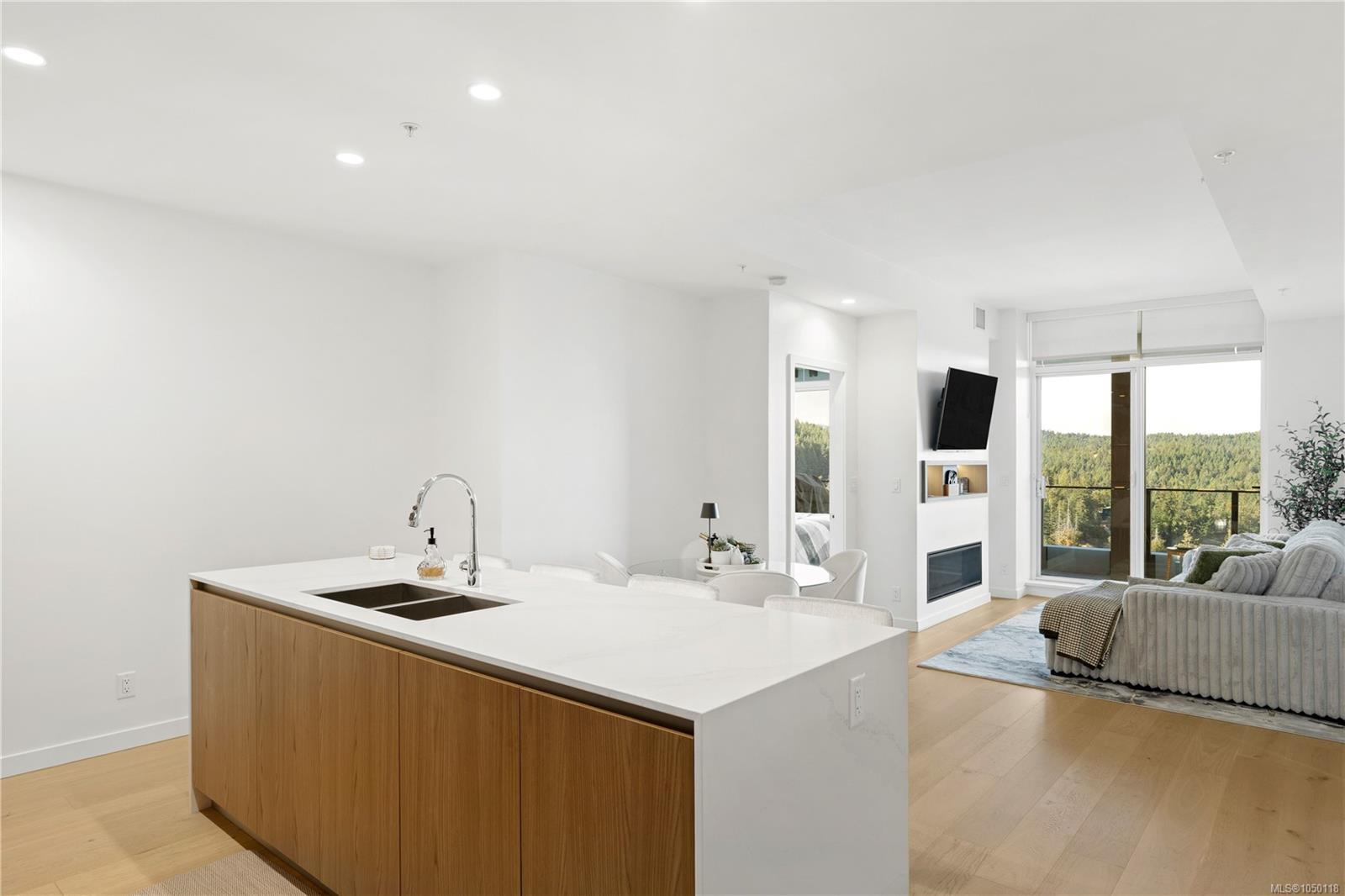 1412-2000 Hannington Rd — listing photo 3 of 52