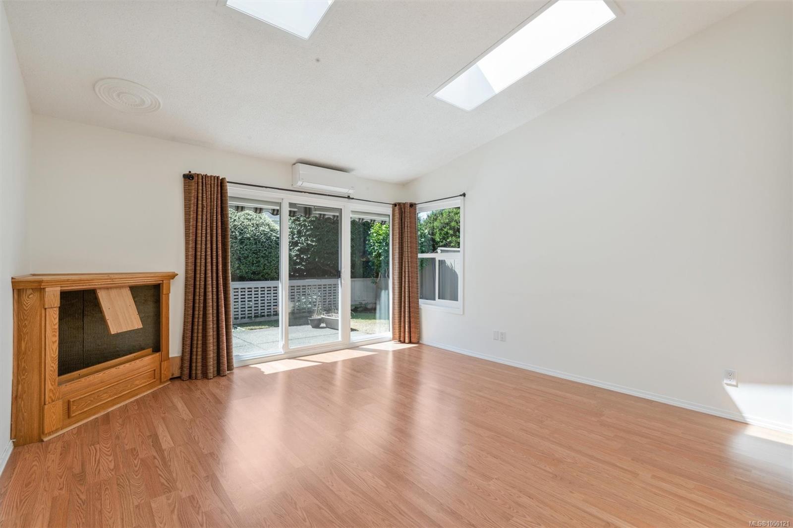 4-1184 Clarke Rd — listing photo 14 of 37