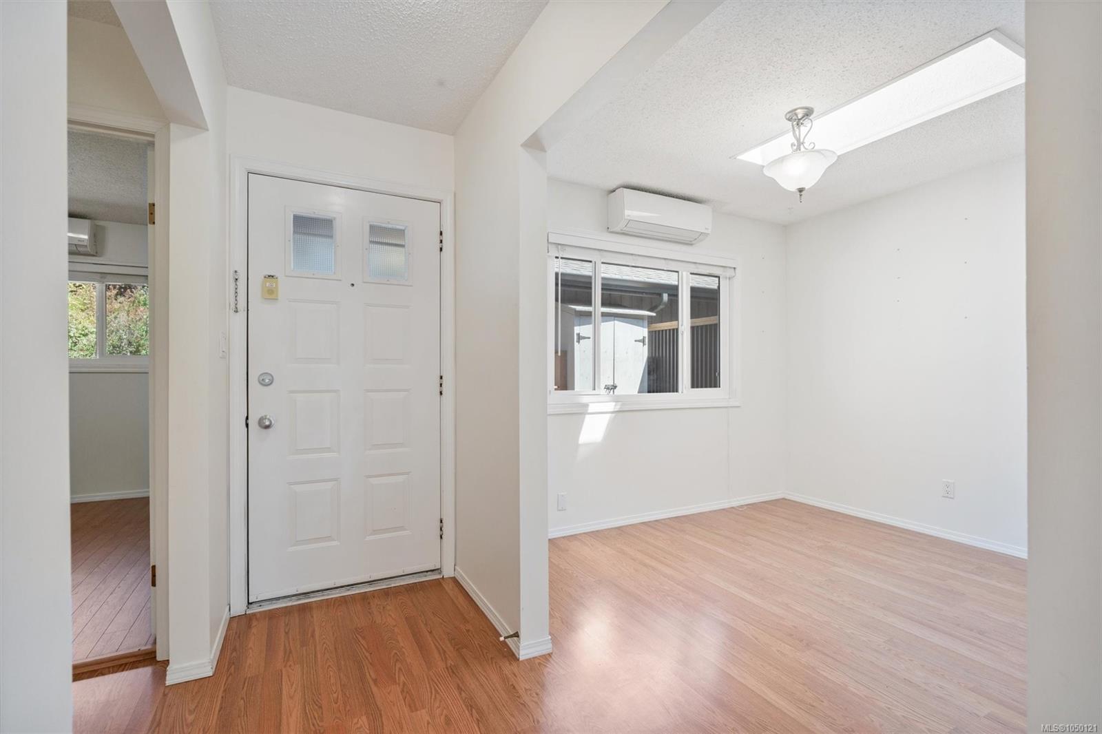 4-1184 Clarke Rd — listing photo 4 of 37