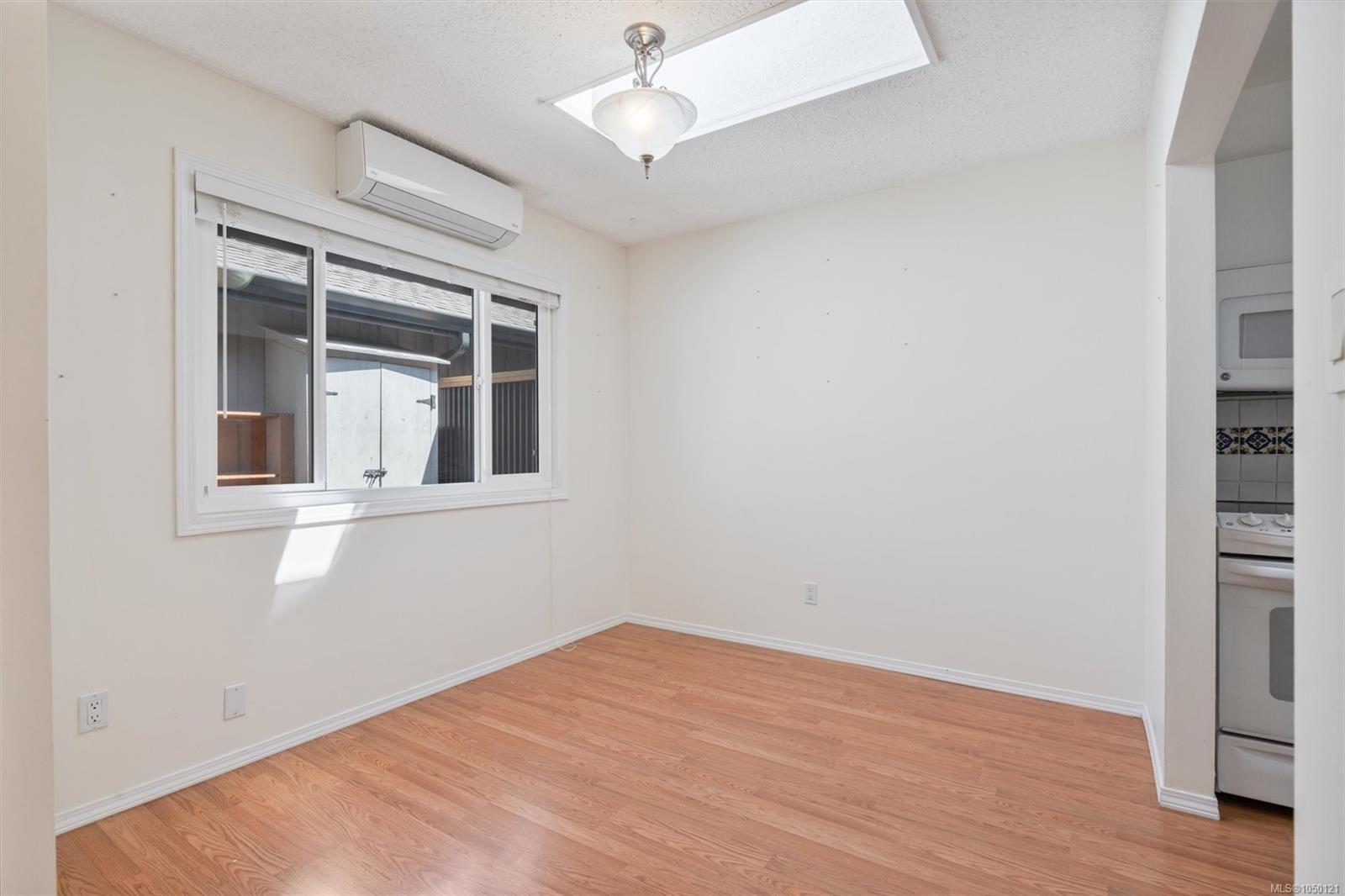 4-1184 Clarke Rd — listing photo 5 of 37