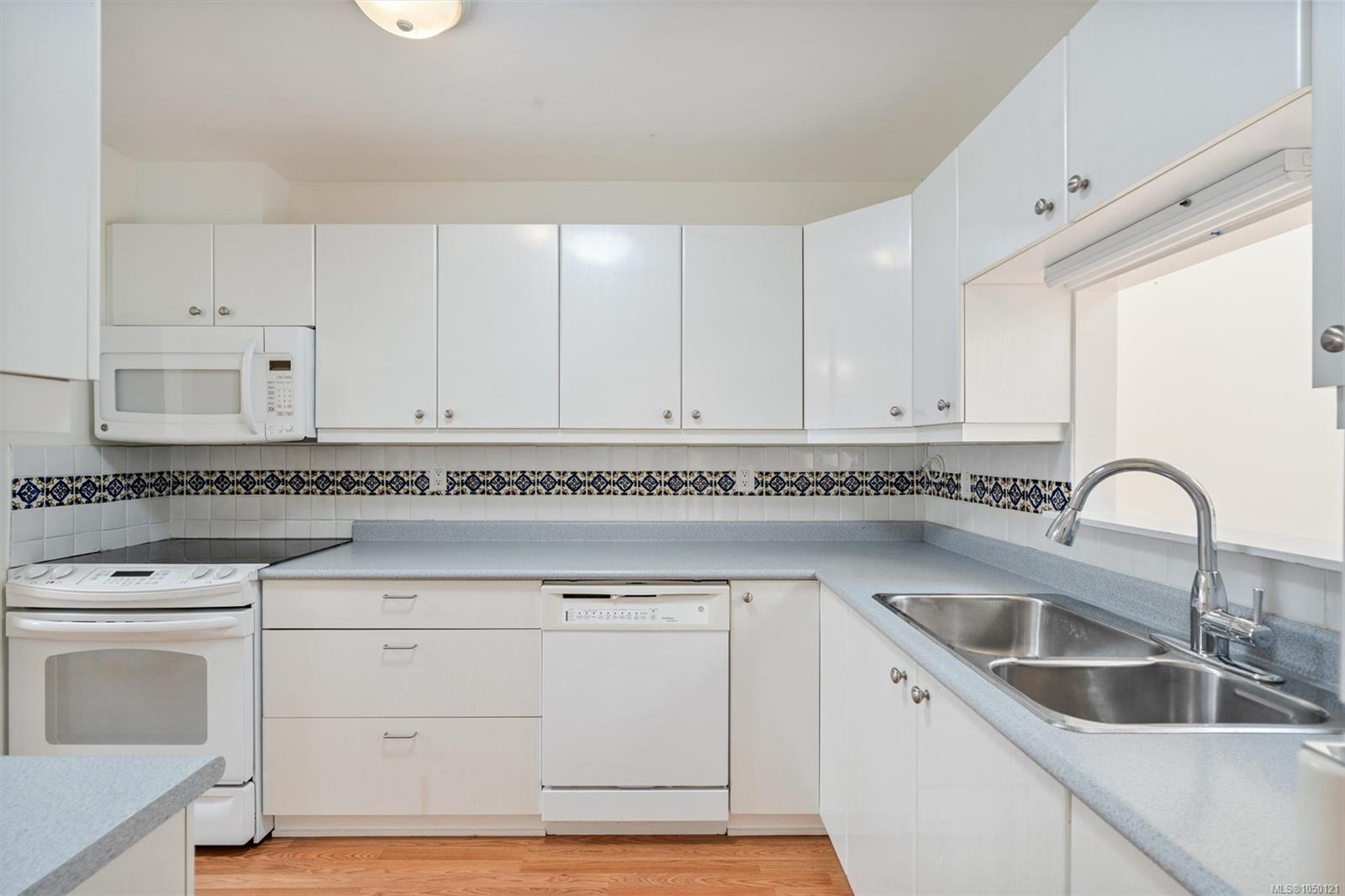 4-1184 Clarke Rd — listing photo 9 of 37