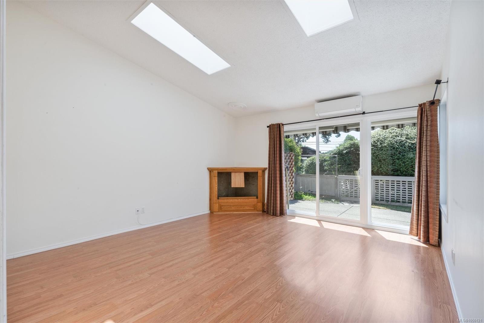 4-1184 Clarke Rd — listing photo 10 of 37