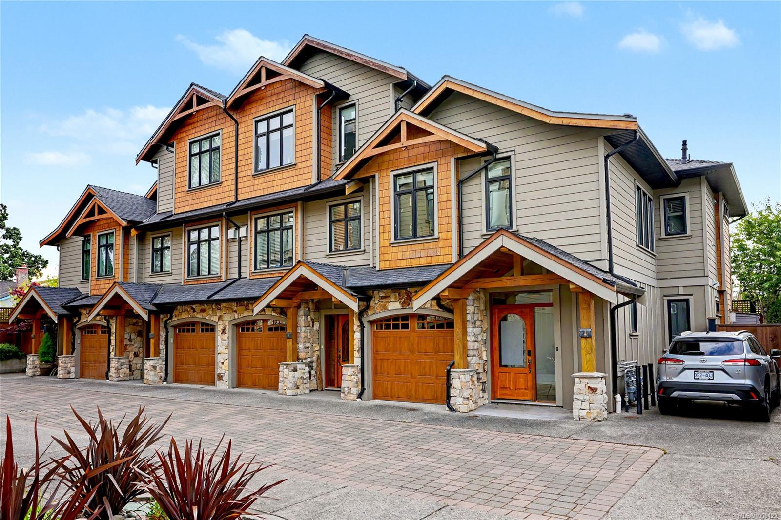 4-2622 Shelbourne St — listing photo 3 of 35