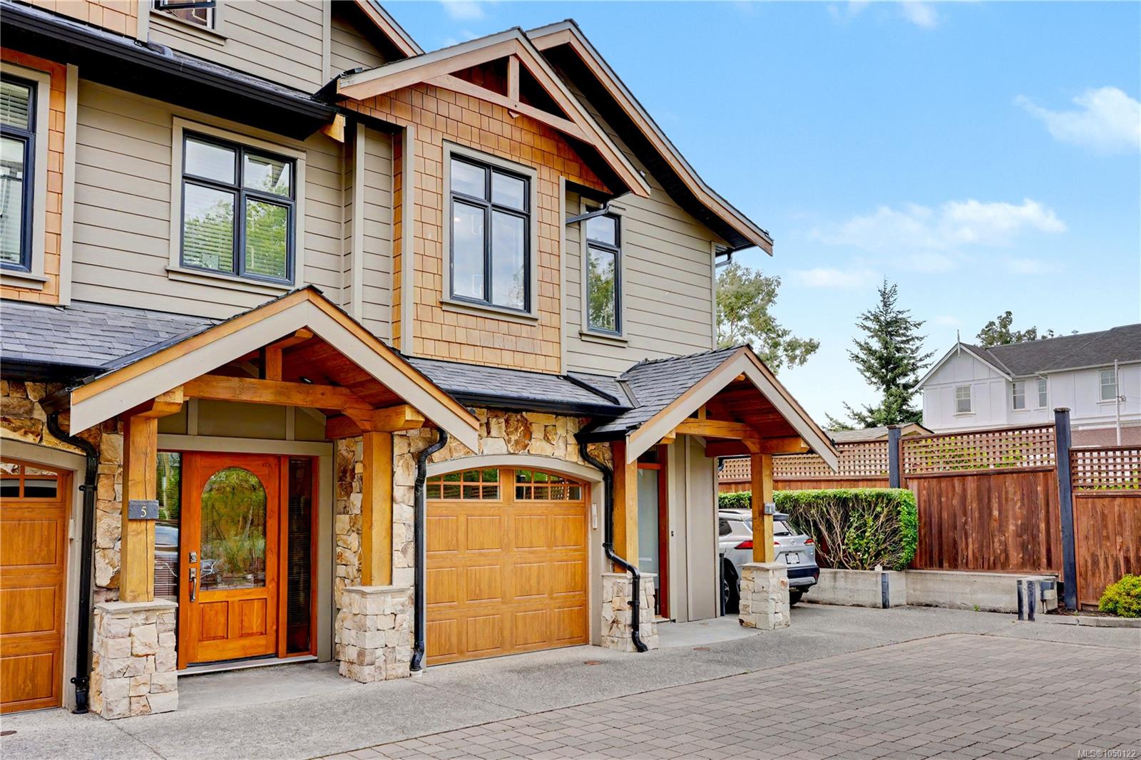 4-2622 Shelbourne St — listing photo 4 of 35