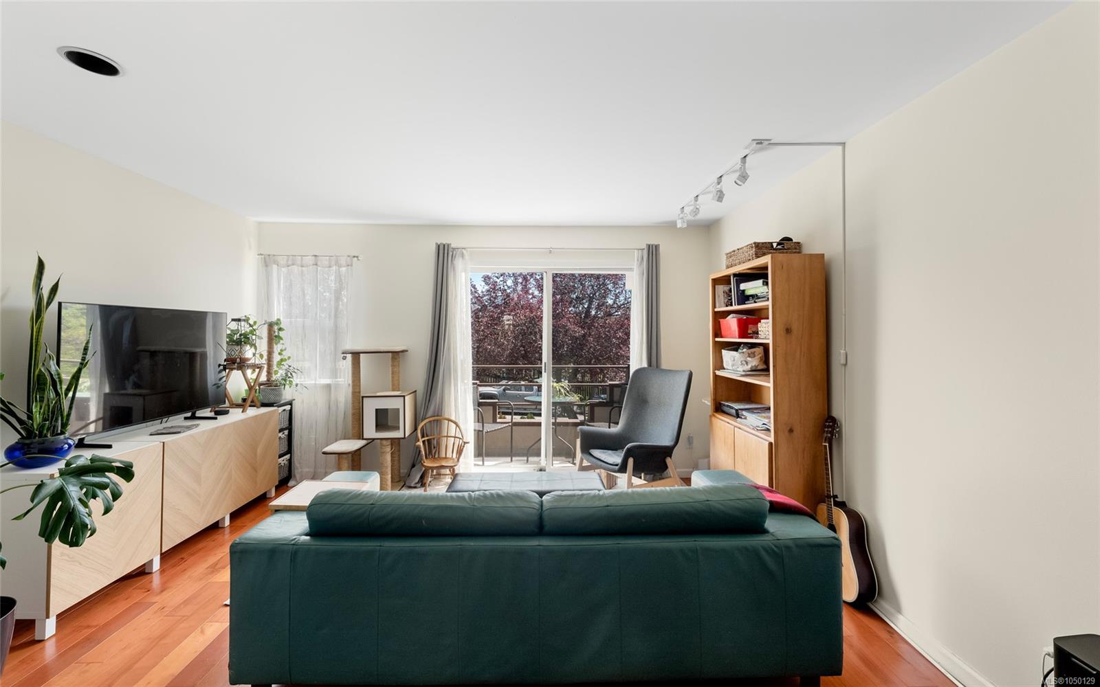 3154 Washington Ave photo 5