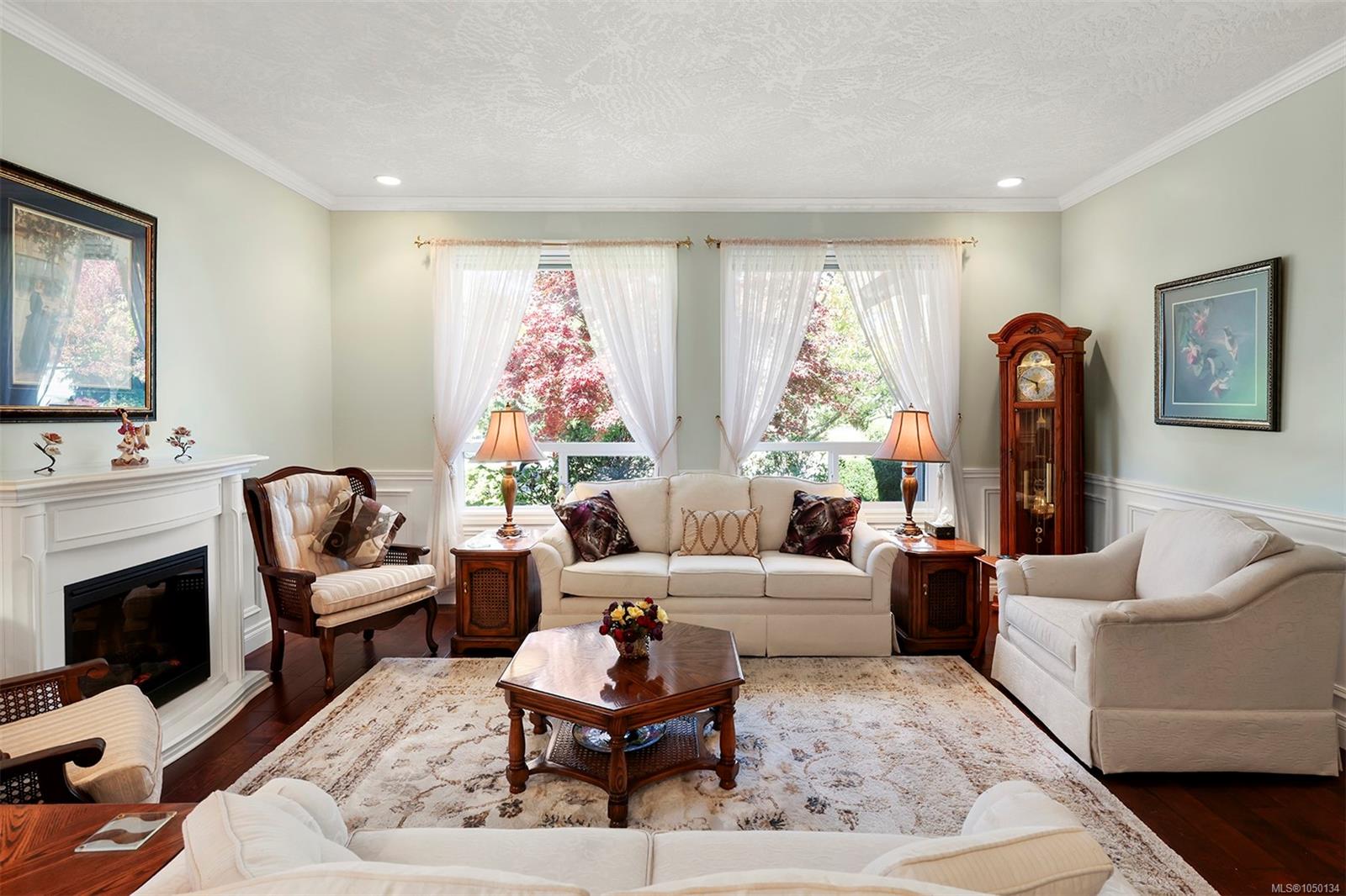 2561 Hebrides Cres — listing photo 11 of 35