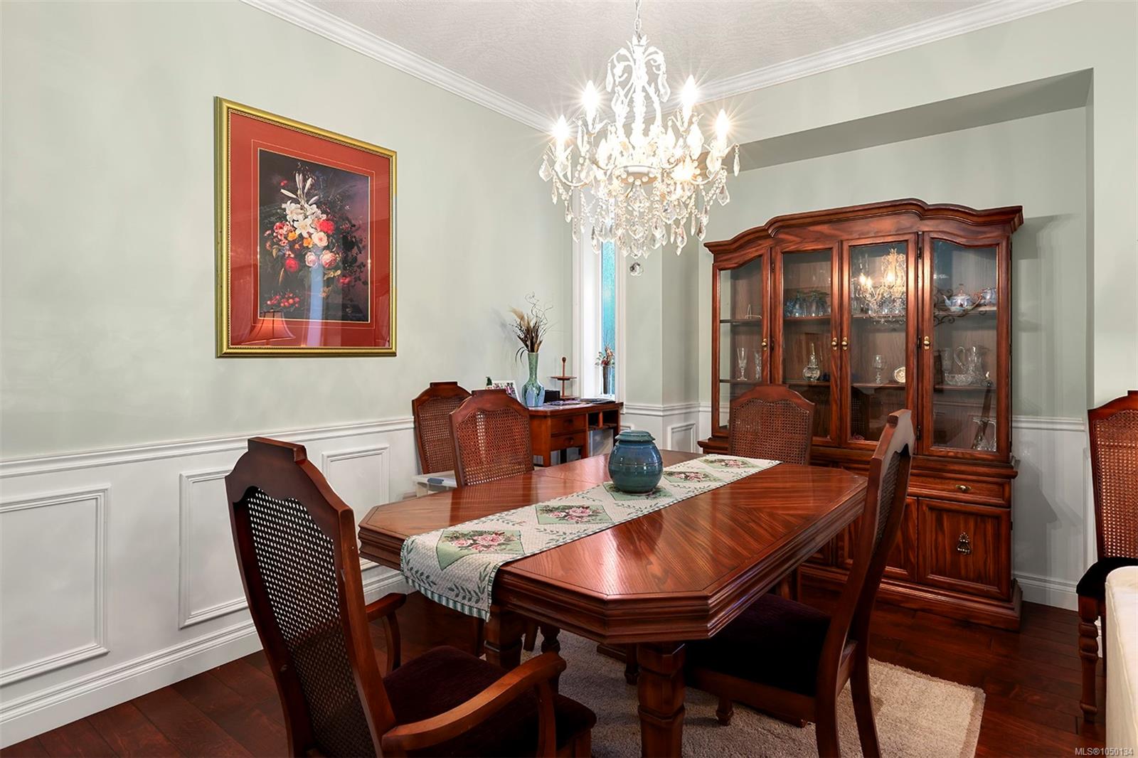 2561 Hebrides Cres — listing photo 14 of 35