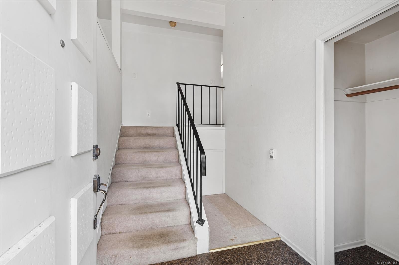 3931 Braefoot Pl — listing photo 5 of 50