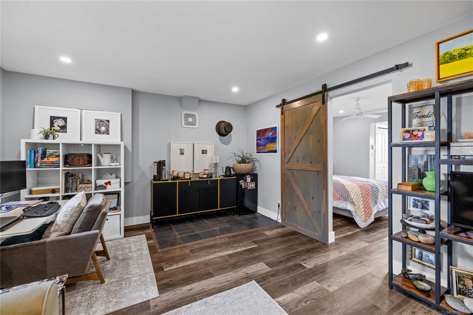 384 McKillop Dr — listing photo 13 of 44