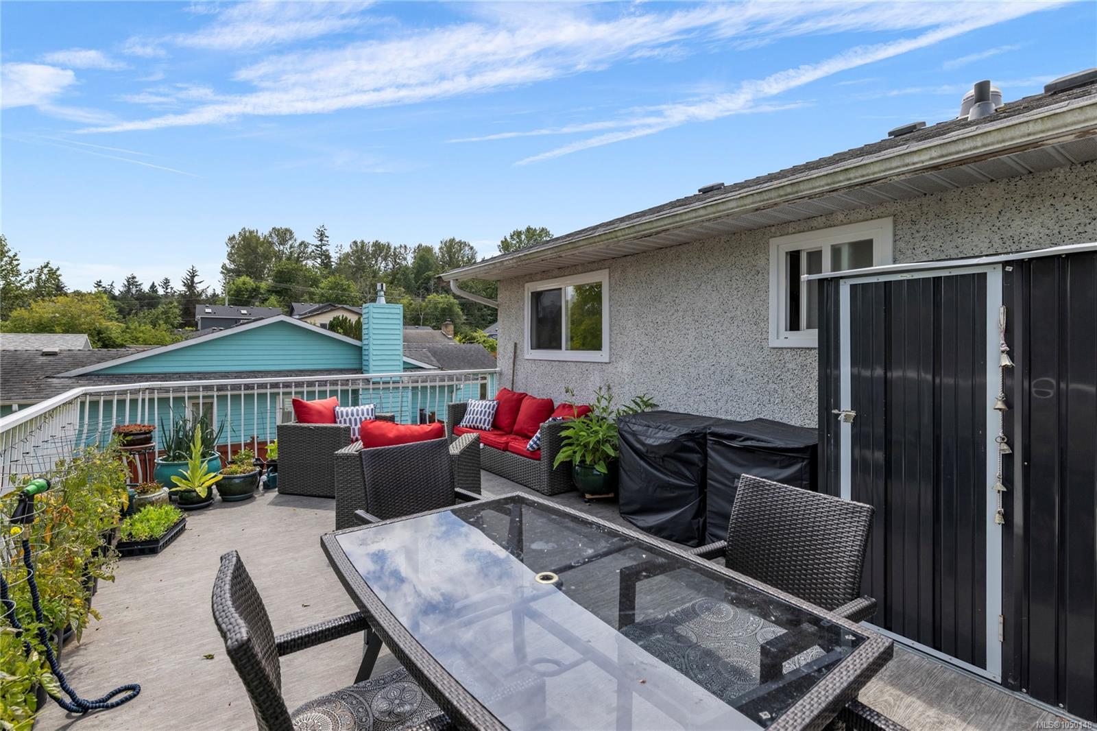 384 McKillop Dr — listing photo 8 of 44