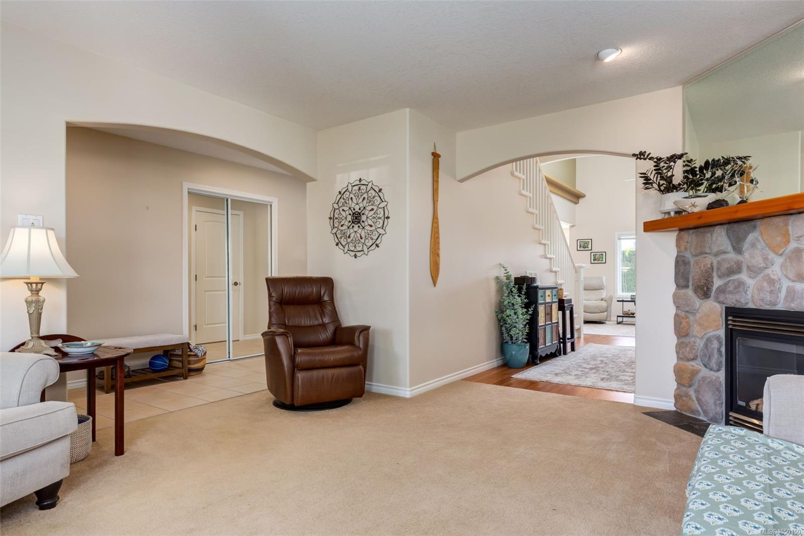 1153 Roberton Blvd — listing photo 11 of 53