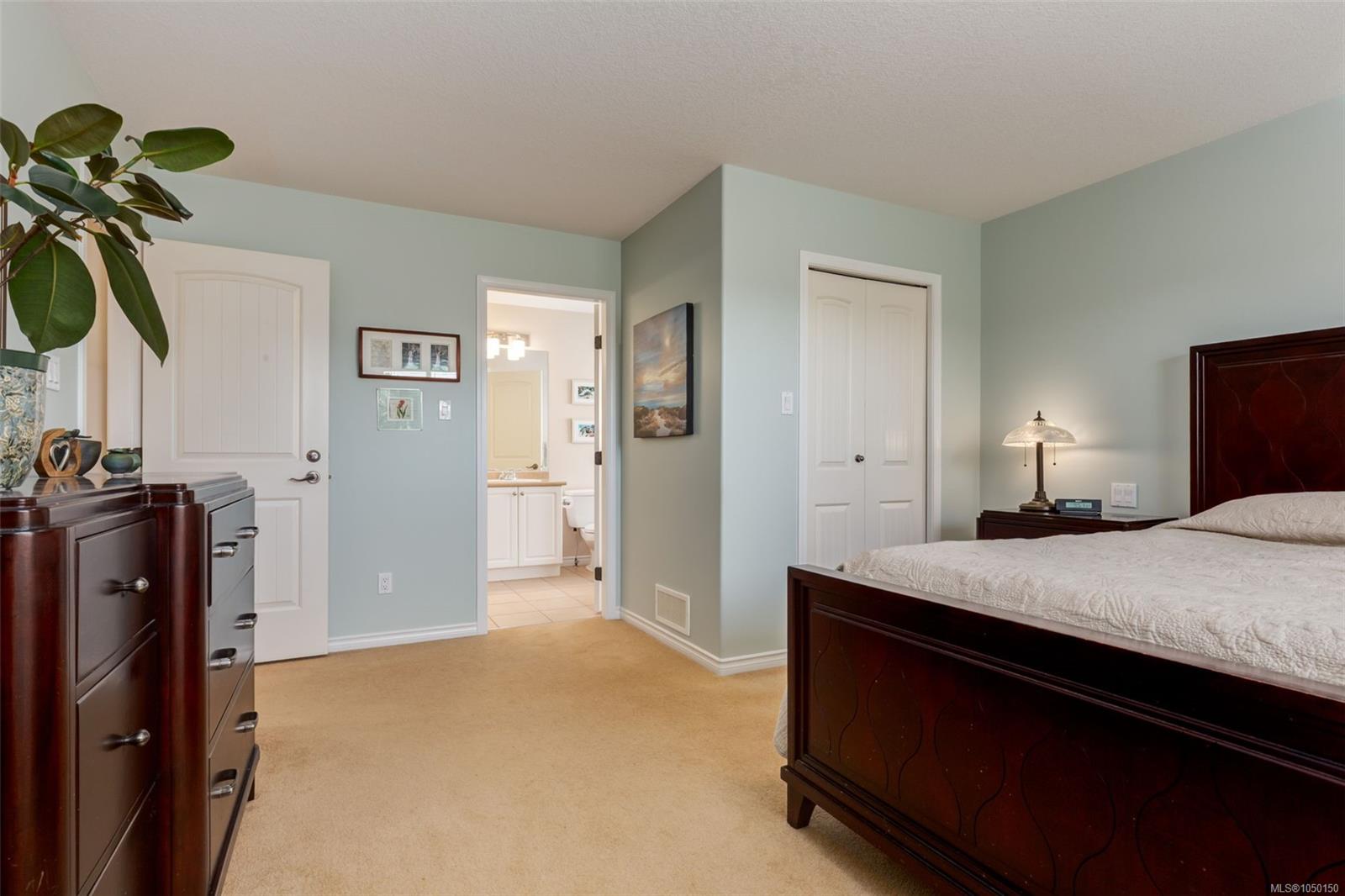1153 Roberton Blvd — listing photo 13 of 53