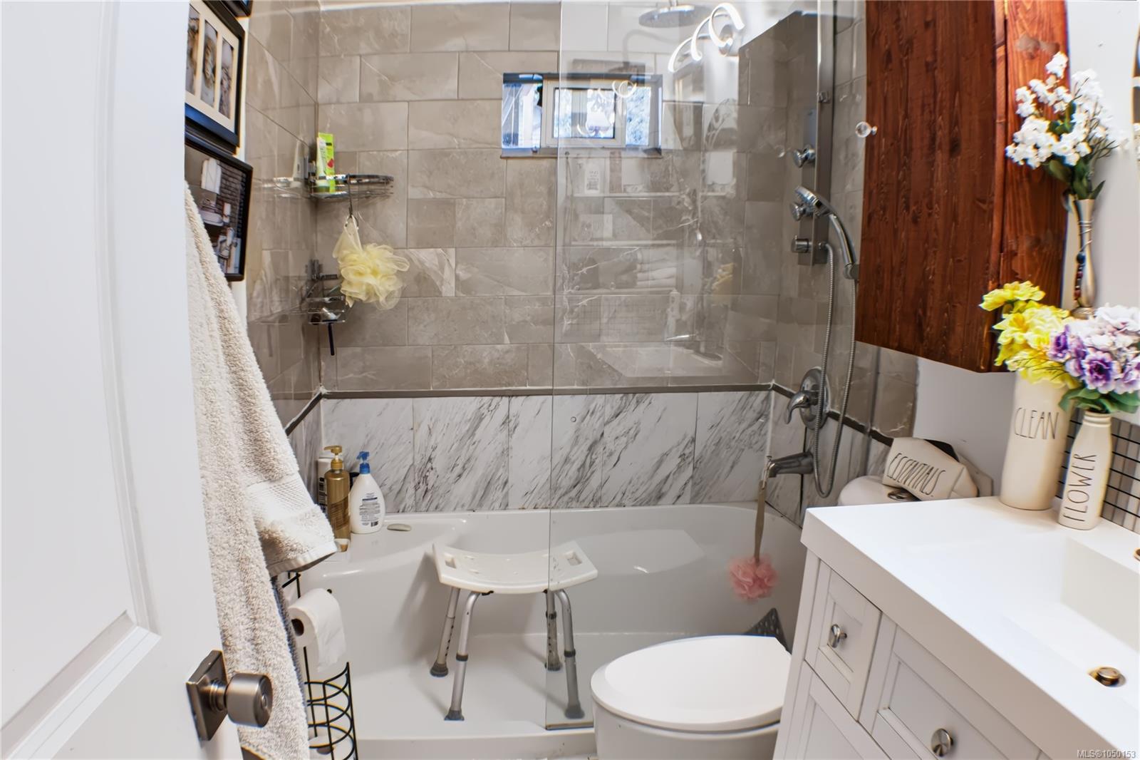 1120 Donna Ave — listing photo 4 of 15
