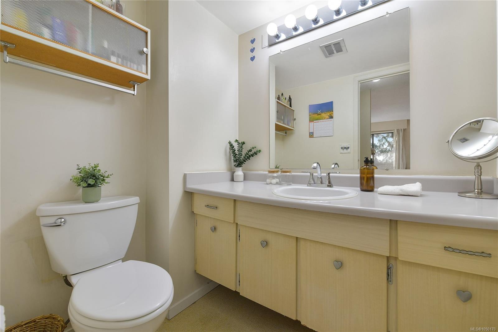 4039 Daffodil Pl — listing photo 14 of 39