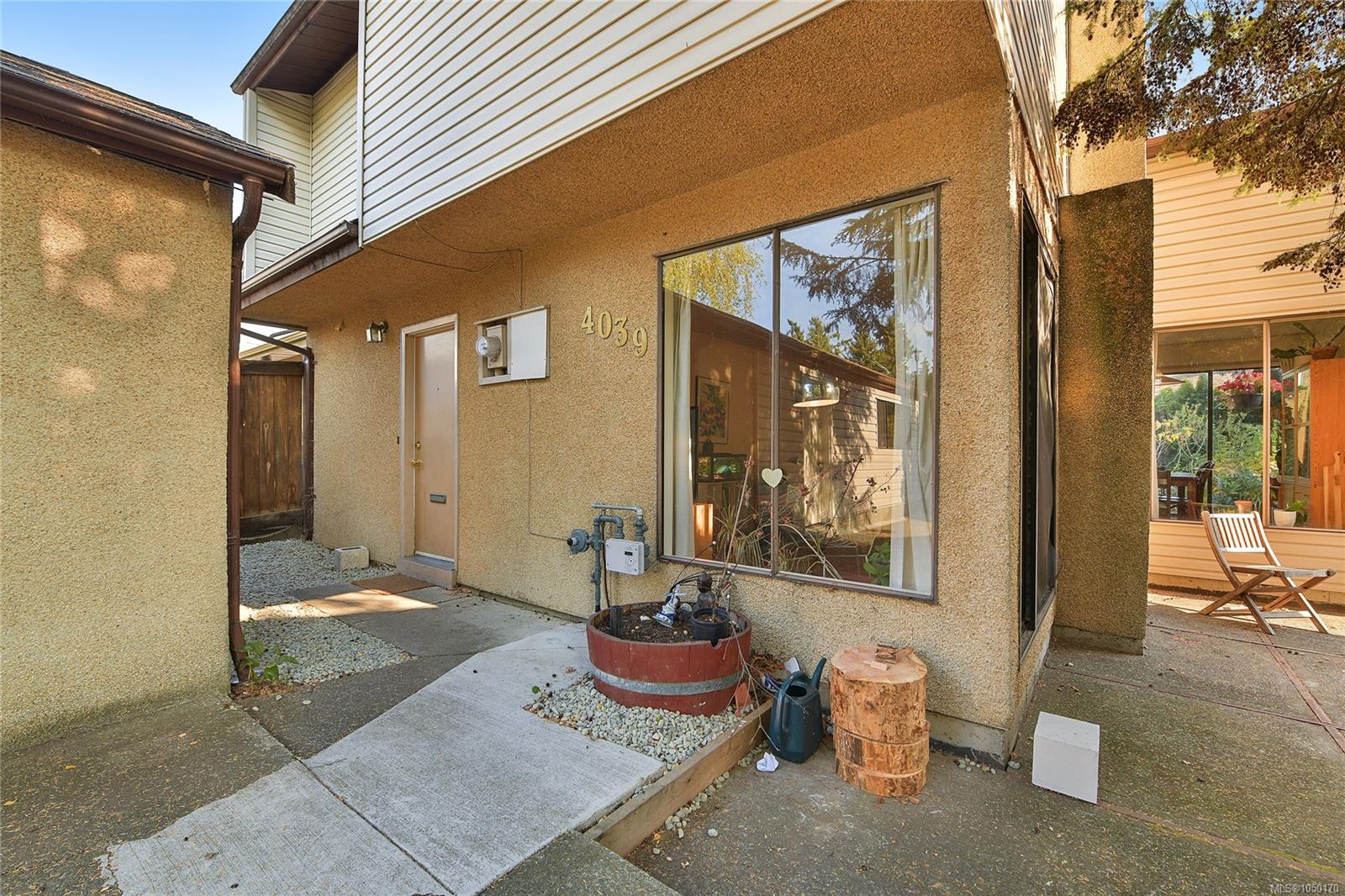 4039 Daffodil Pl — listing photo 9 of 39