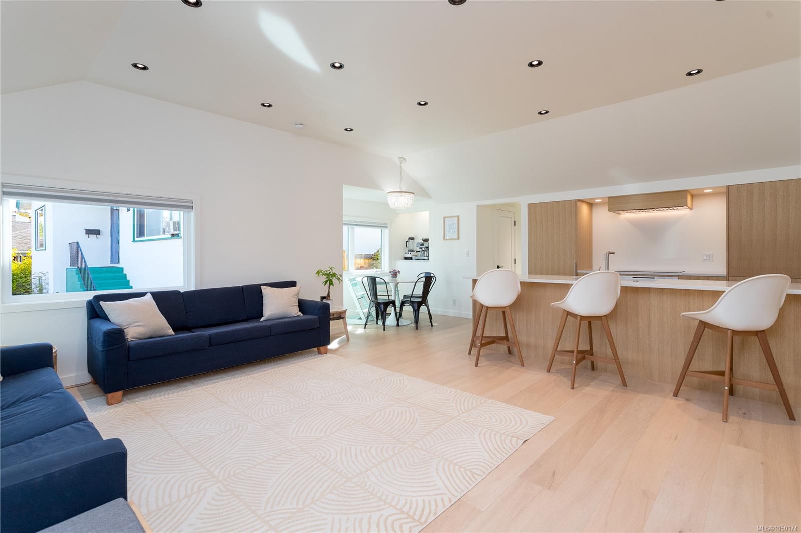 9646 Fifth St — listing photo 11 of 37