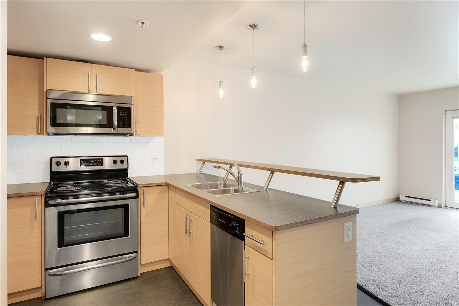 203-787 Tyee Rd — listing photo 12 of 55