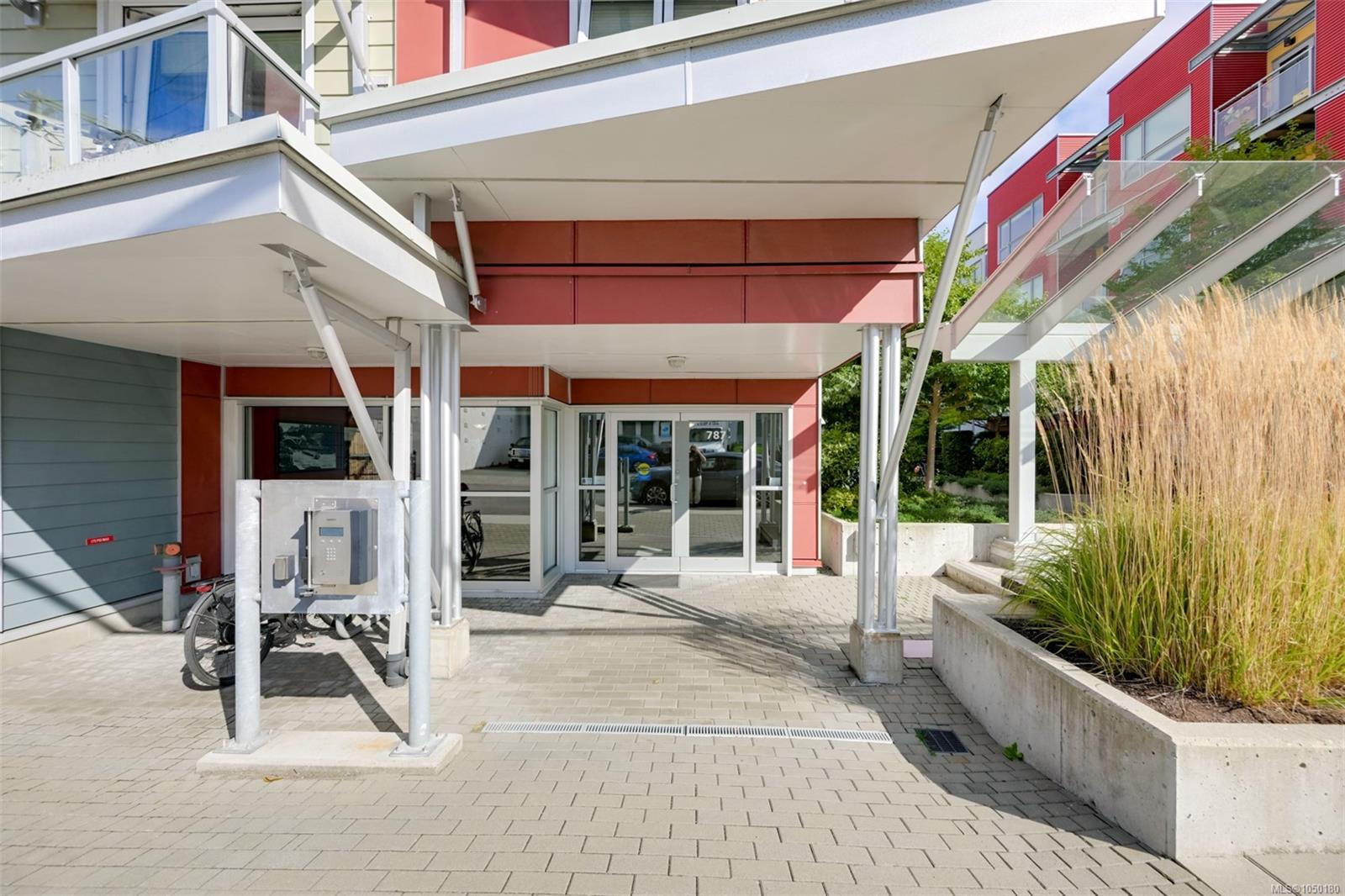 203-787 Tyee Rd — listing photo 3 of 55
