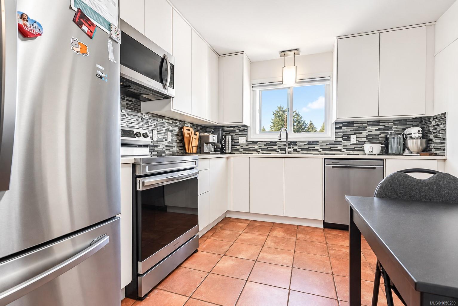 2829 Powers Lane — listing photo 9 of 44