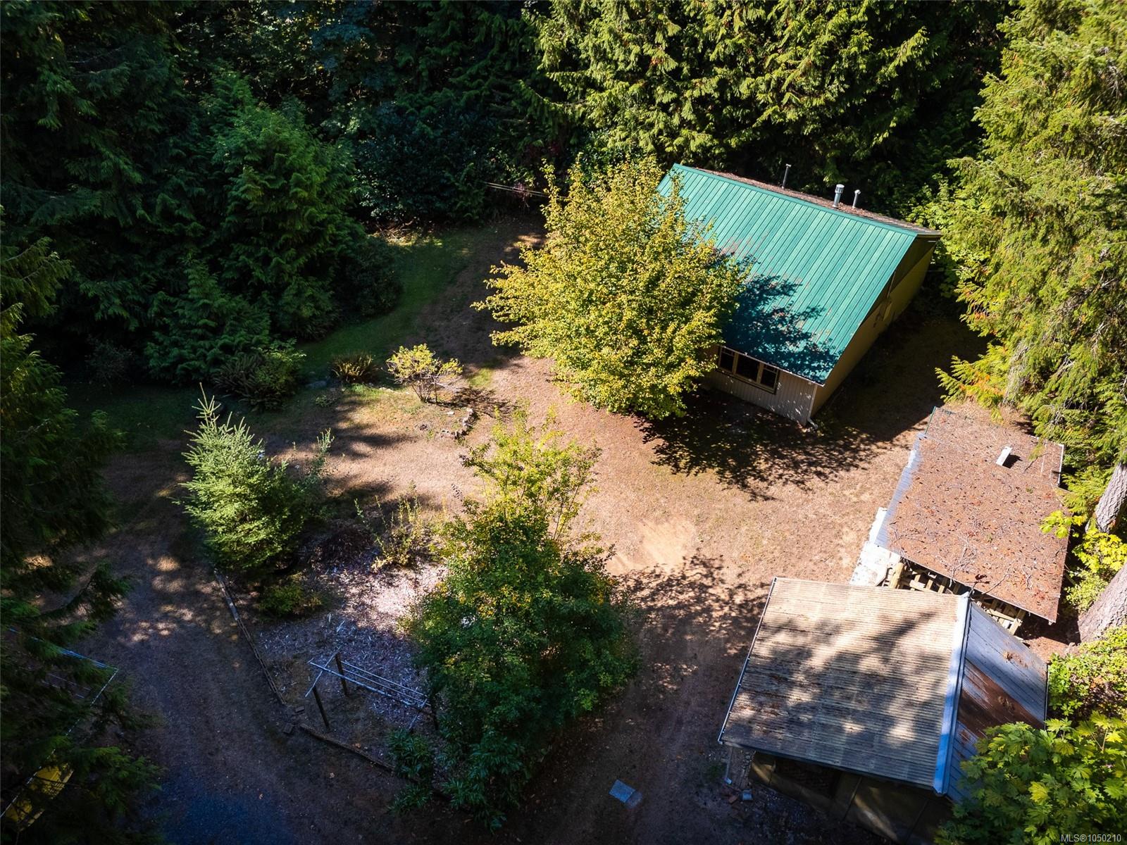 3175 Plumtree Rd — listing photo 4 of 35