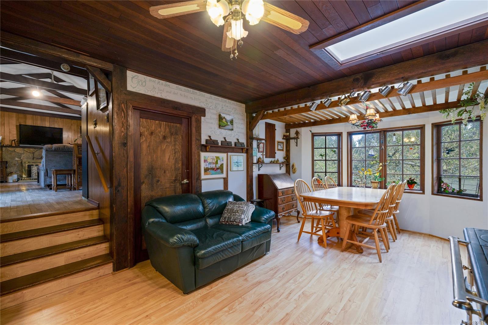218 Sunningdale Rd — listing photo 12 of 22