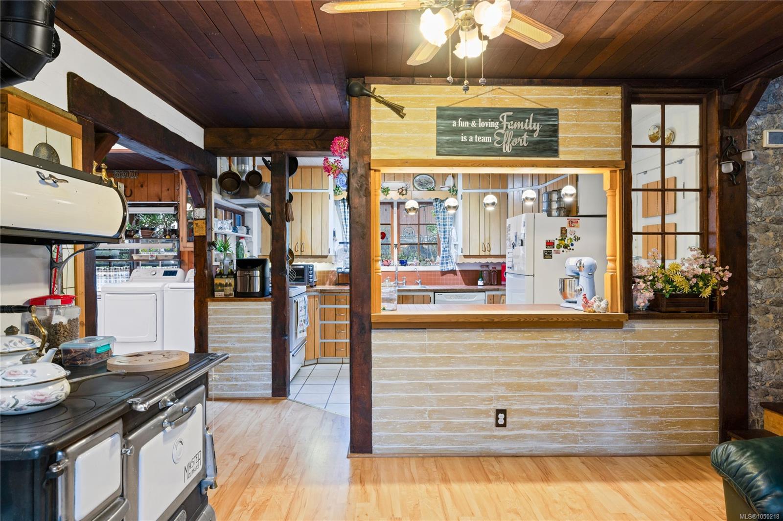 218 Sunningdale Rd — listing photo 13 of 22