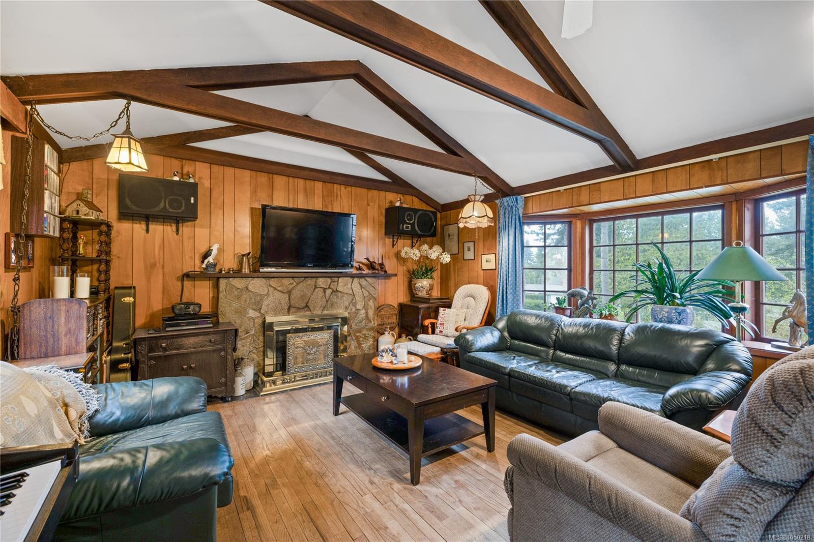 218 Sunningdale Rd — listing photo 10 of 22