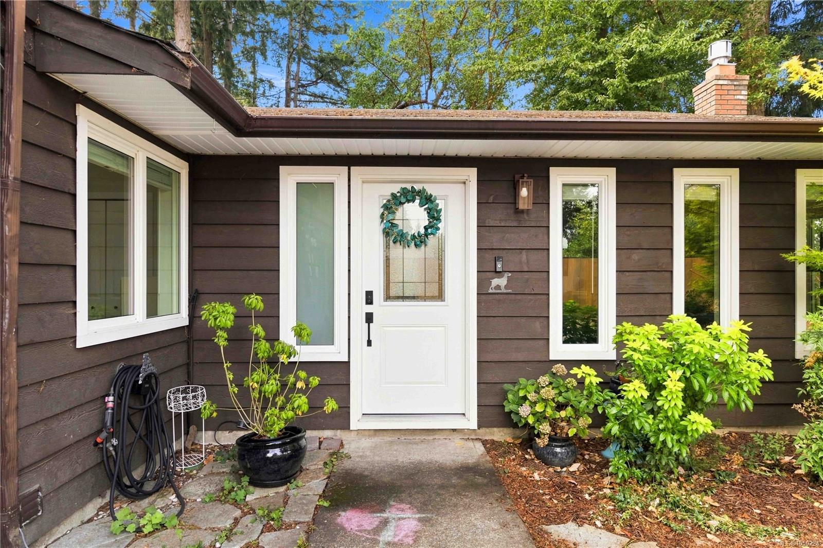 B-2319 Sooke Rd — listing photo 2 of 27