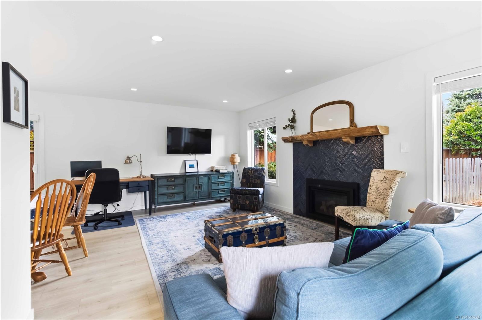 B-2319 Sooke Rd — listing photo 4 of 27