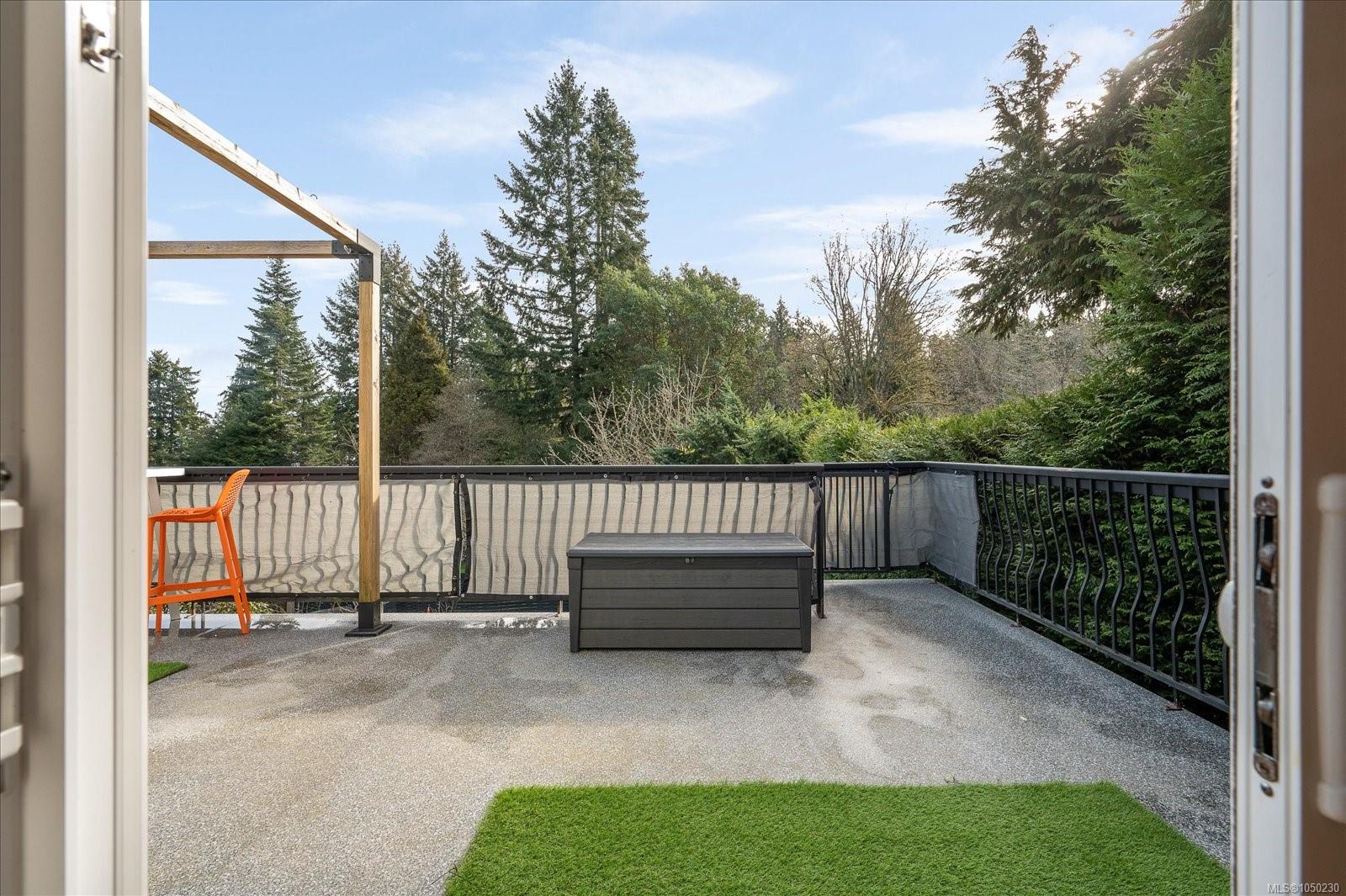 11041 Chemainus Rd — listing photo 12 of 50