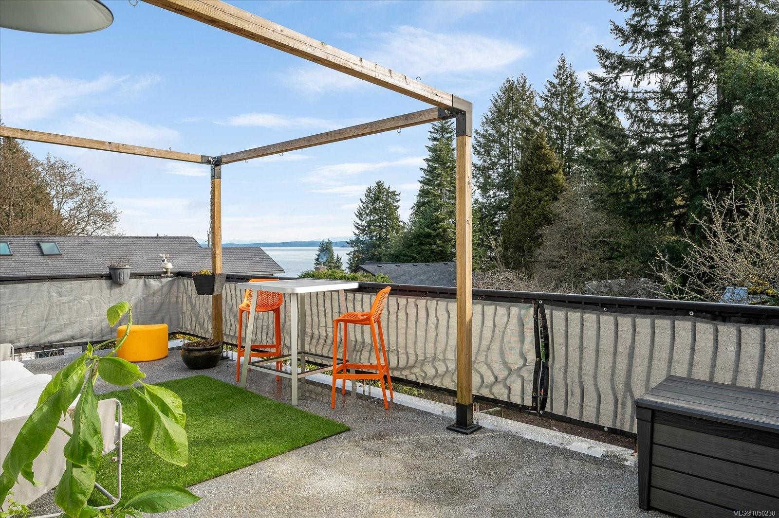 11041 Chemainus Rd — listing photo 13 of 50