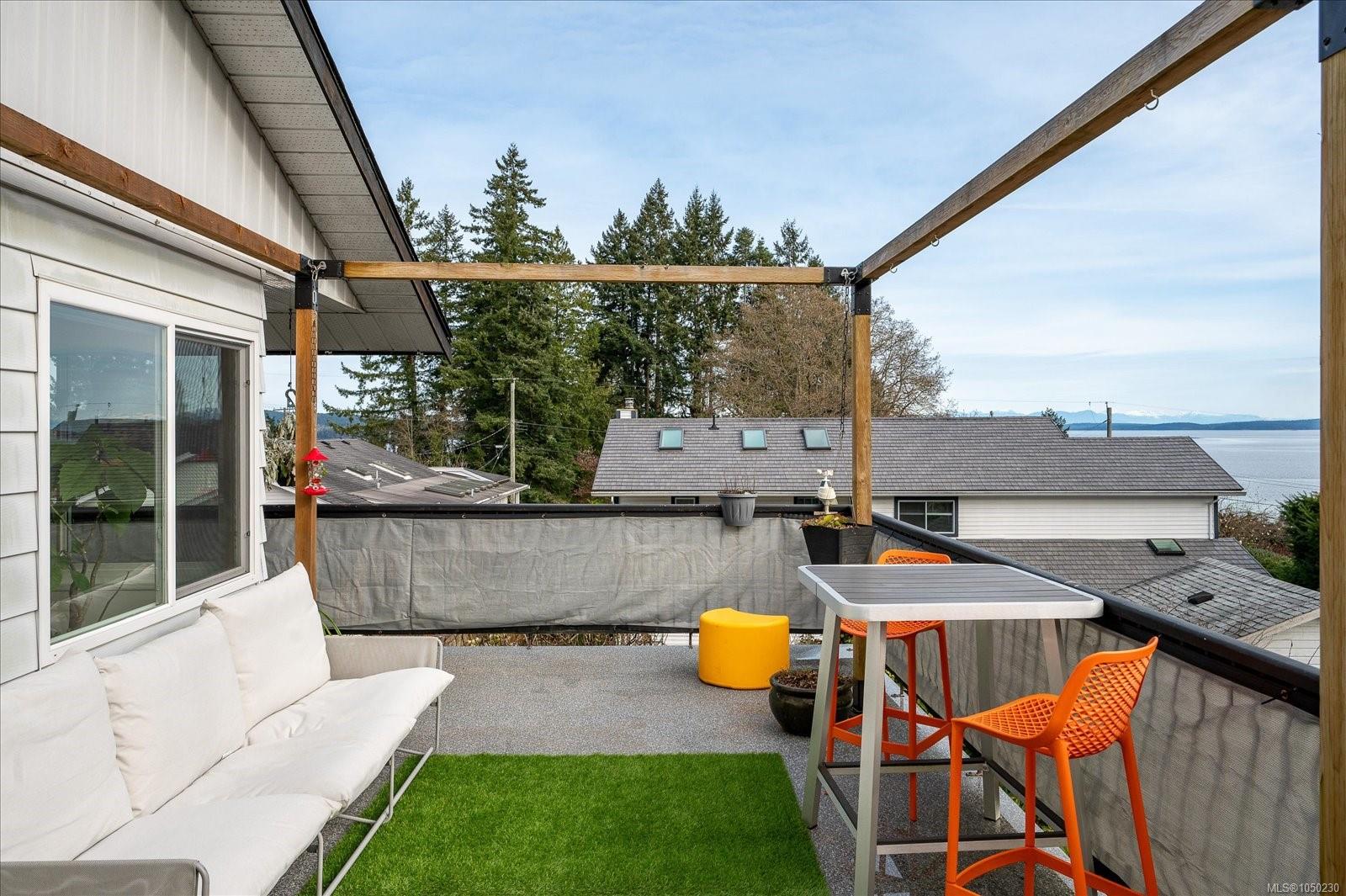 11041 Chemainus Rd — listing photo 14 of 50
