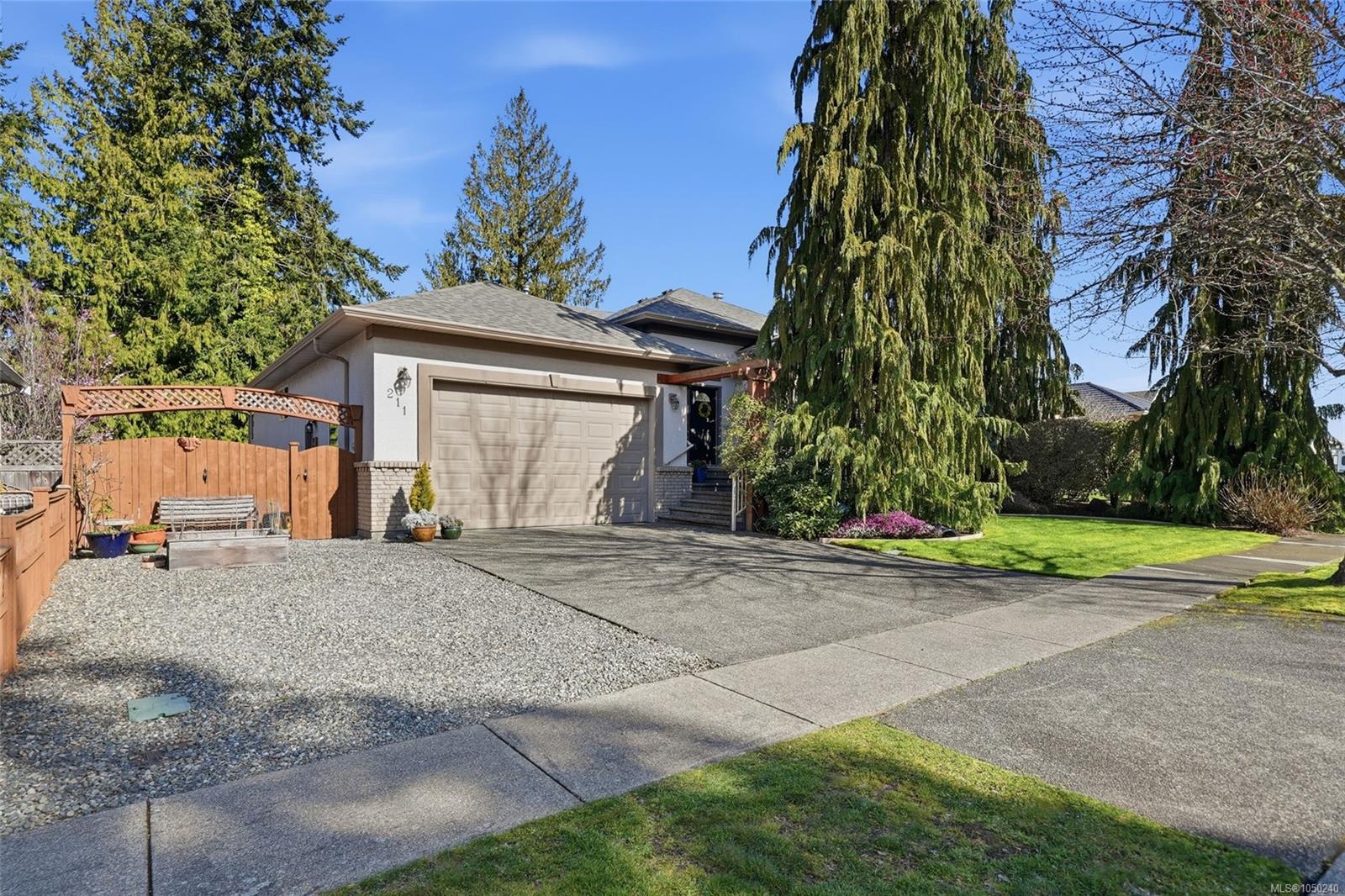 211 Saturna Dr — listing photo 12 of 60
