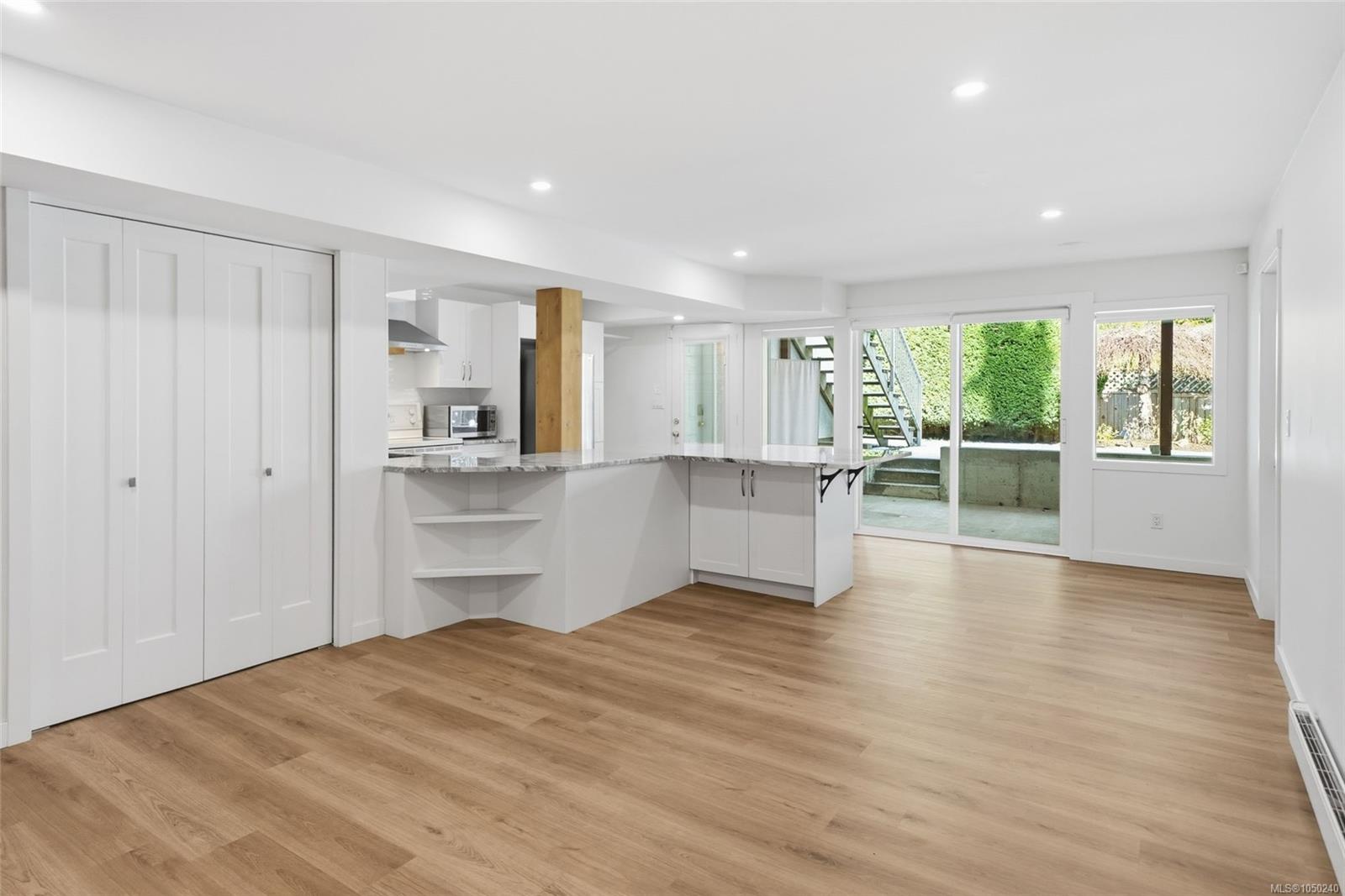 211 Saturna Dr — listing photo 9 of 60